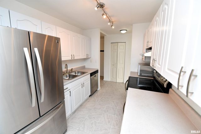 123 SW JEFFERSON Avenue E9SW, Peoria, IL 61602