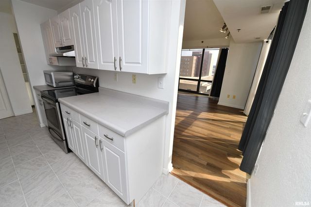 123 SW JEFFERSON Avenue E9SW, Peoria, IL 61602