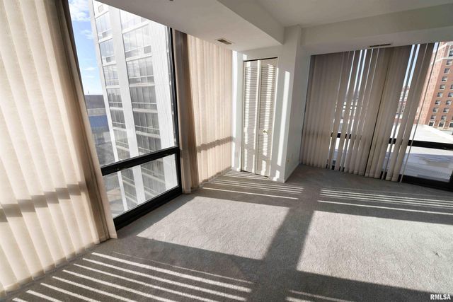 123 SW JEFFERSON Avenue E9SW, Peoria, IL 61602