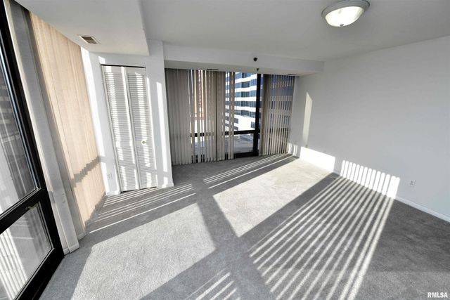 123 SW JEFFERSON Avenue E9SW, Peoria, IL 61602