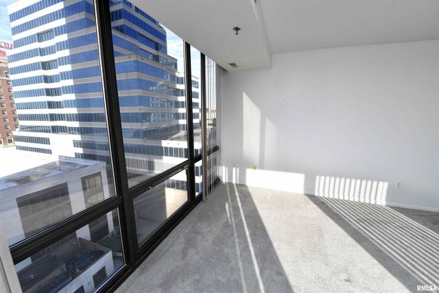 123 SW JEFFERSON Avenue E9SW, Peoria, IL 61602