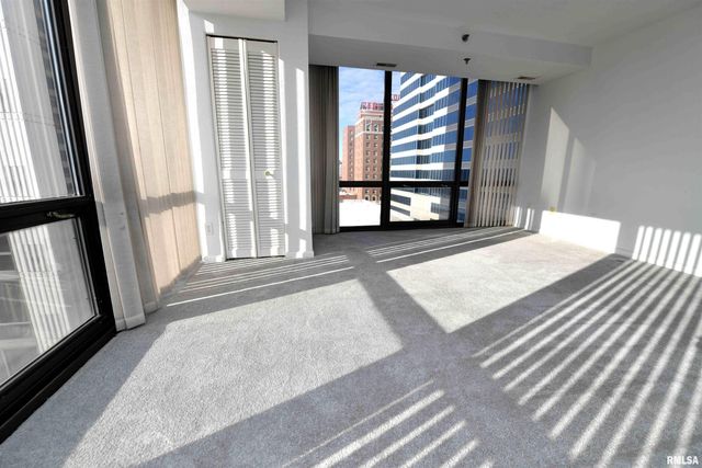 123 SW JEFFERSON Avenue E9SW, Peoria, IL 61602