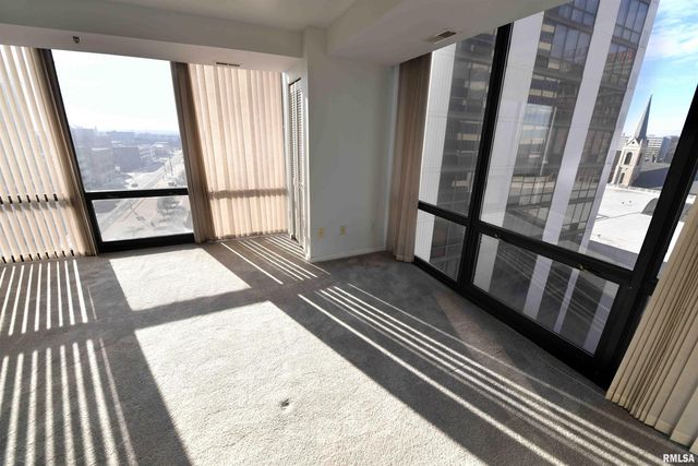 123 SW JEFFERSON Avenue E9SW, Peoria, IL 61602