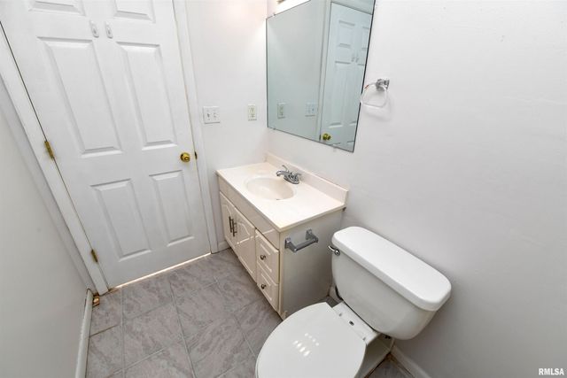 123 SW JEFFERSON Avenue E9SW, Peoria, IL 61602