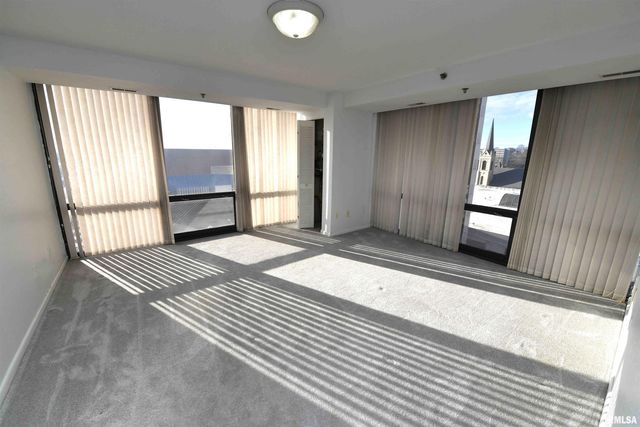 123 SW JEFFERSON Avenue E9SW, Peoria, IL 61602