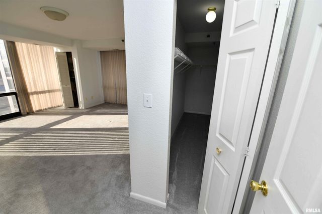 123 SW JEFFERSON Avenue E9SW, Peoria, IL 61602