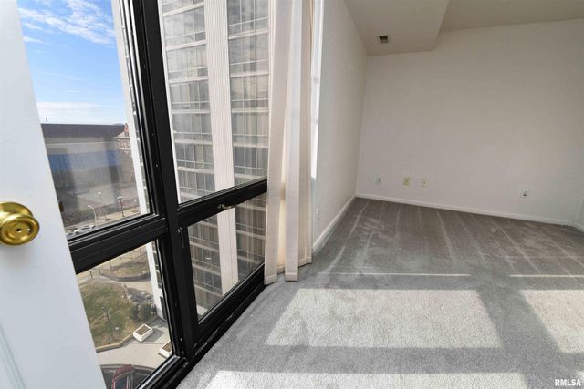 123 SW JEFFERSON Avenue E9SW, Peoria, IL 61602