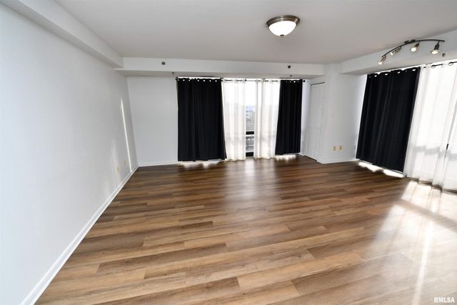 123 SW JEFFERSON Avenue E9SW, Peoria, IL 61602