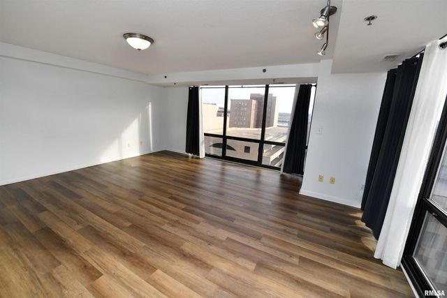 123 SW JEFFERSON Avenue E9SW, Peoria, IL 61602