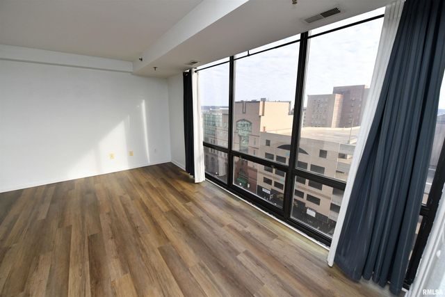 123 SW JEFFERSON Avenue E9SW, Peoria, IL 61602