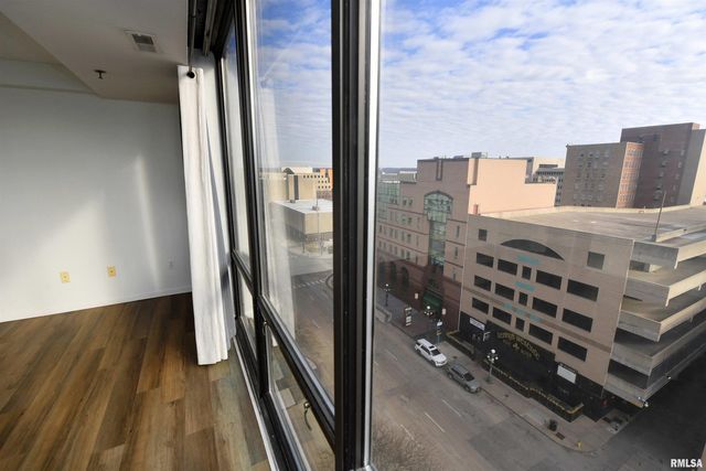 123 SW JEFFERSON Avenue E9SW, Peoria, IL 61602