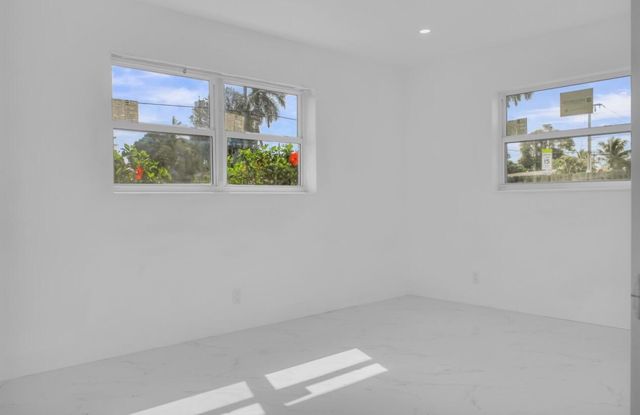 915 SW 3rd Street, Boynton Beach, FL 33435