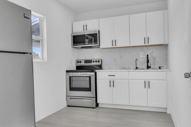 915 SW 3rd Street, Boynton Beach, FL 33435