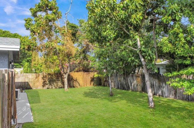 915 SW 3rd Street, Boynton Beach, FL 33435