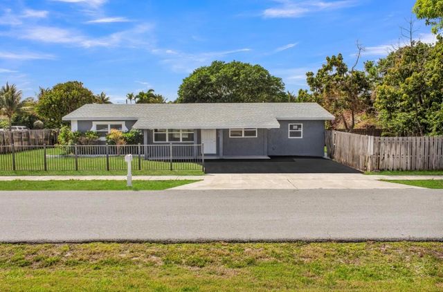 915 SW 3rd Street, Boynton Beach, FL 33435