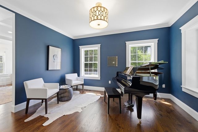 4 Augustus Rd, Lexington, MA 02421