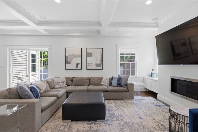 4 Augustus Rd, Lexington, MA 02421
