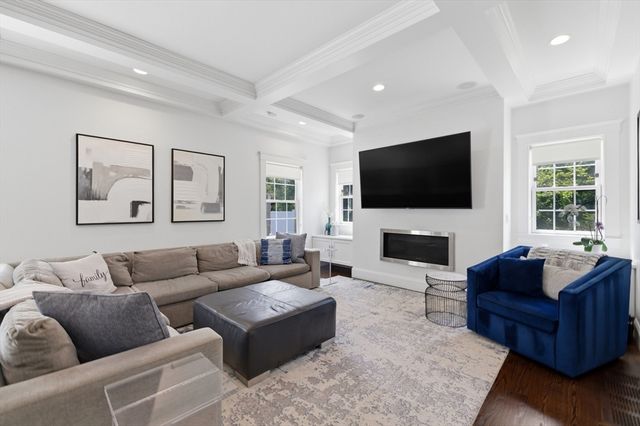 4 Augustus Rd, Lexington, MA 02421