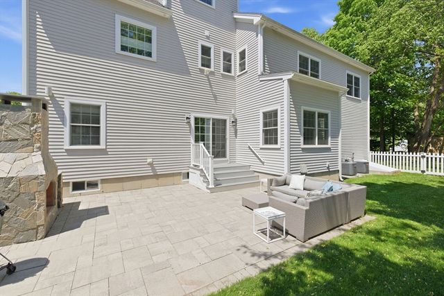 4 Augustus Rd, Lexington, MA 02421