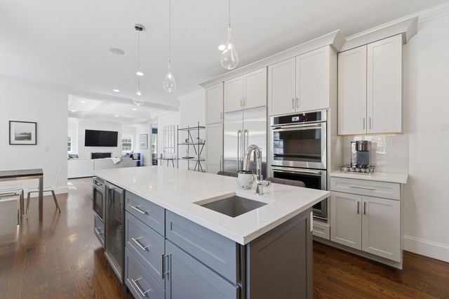 4 Augustus Rd, Lexington, MA 02421