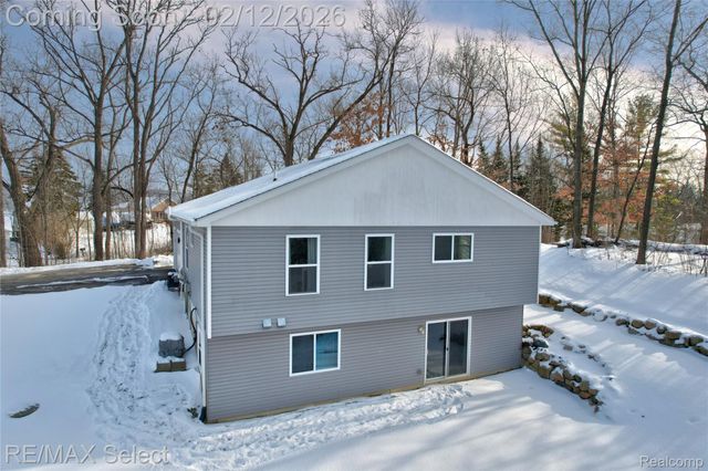 10311 Walnut Shores Drive, Tyrone Township, MI 48430