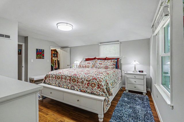 567 Central Avenue, Holland City, MI 49423