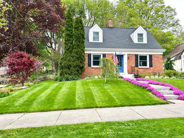 567 Central Avenue, Holland City, MI 49423
