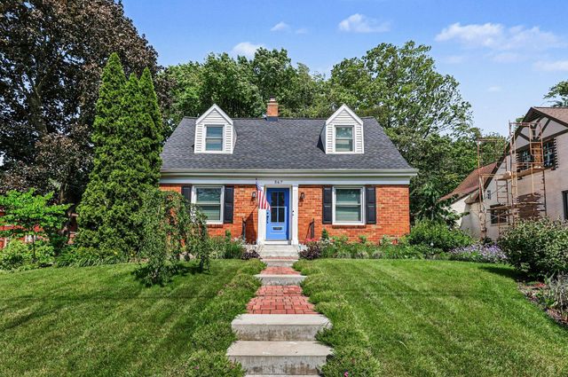 567 Central Avenue, Holland City, MI 49423