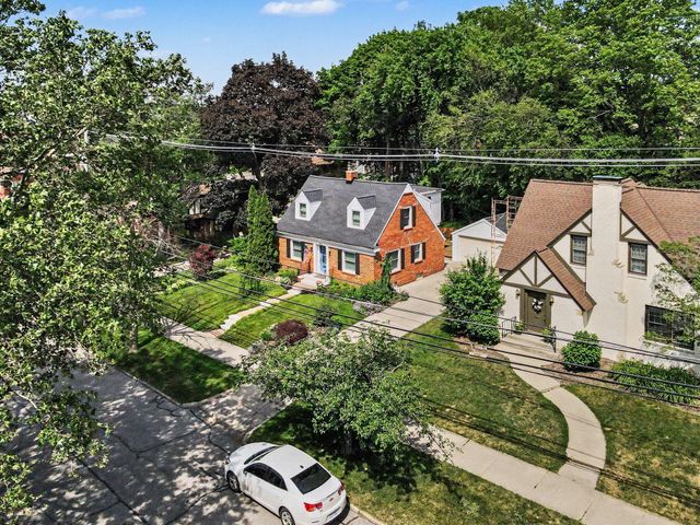 567 Central Avenue, Holland City, MI 49423