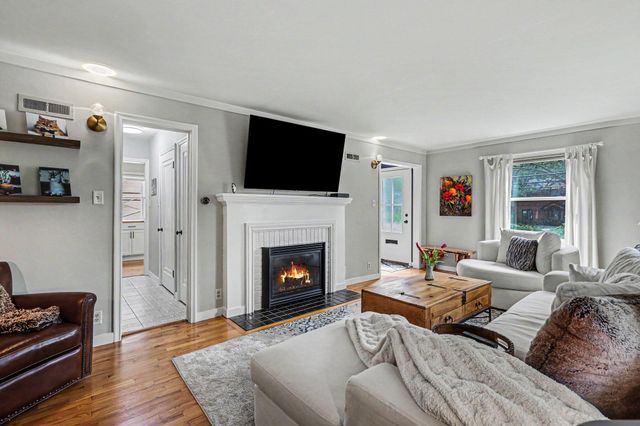 567 Central Avenue, Holland City, MI 49423