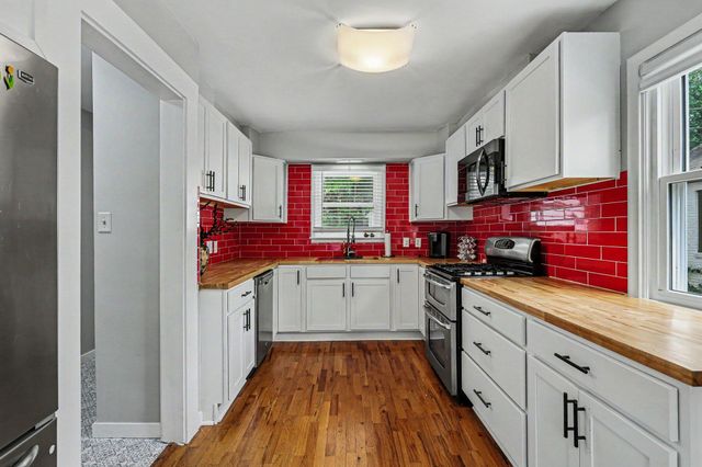 567 Central Avenue, Holland City, MI 49423