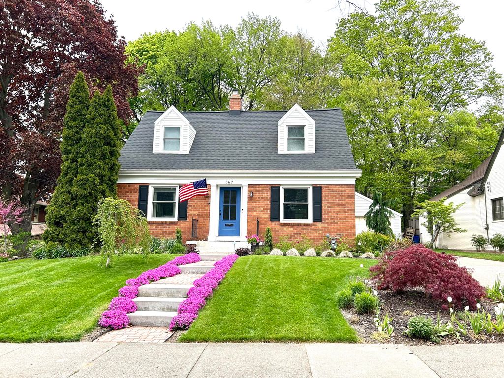567 Central Avenue, Holland City, MI 49423