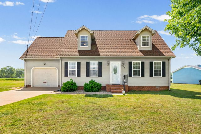 202 Man O War Dr, Oak Grove, KY 42262