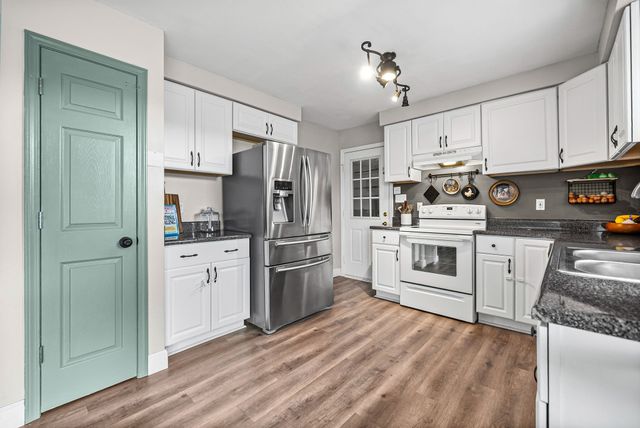 202 Man O War Dr, Oak Grove, KY 42262