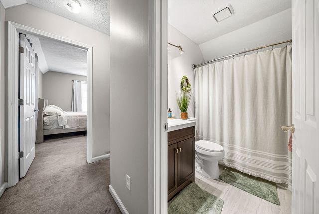 202 Man O War Dr, Oak Grove, KY 42262