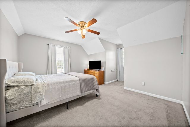 202 Man O War Dr, Oak Grove, KY 42262