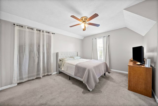 202 Man O War Dr, Oak Grove, KY 42262