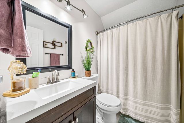 202 Man O War Dr, Oak Grove, KY 42262