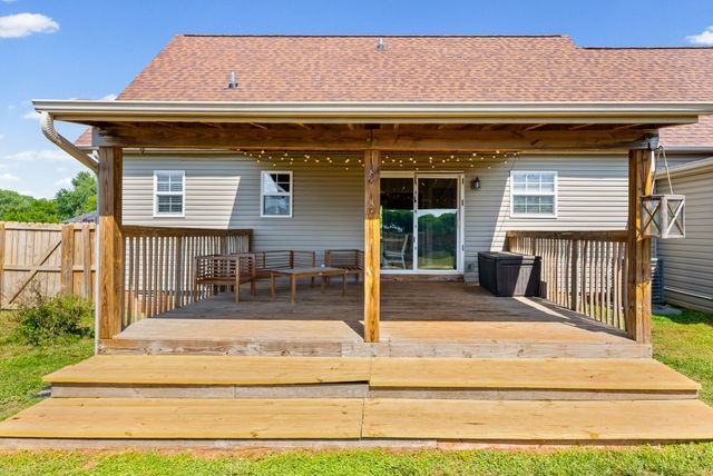 202 Man O War Dr, Oak Grove, KY 42262