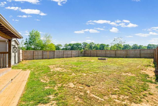 202 Man O War Dr, Oak Grove, KY 42262