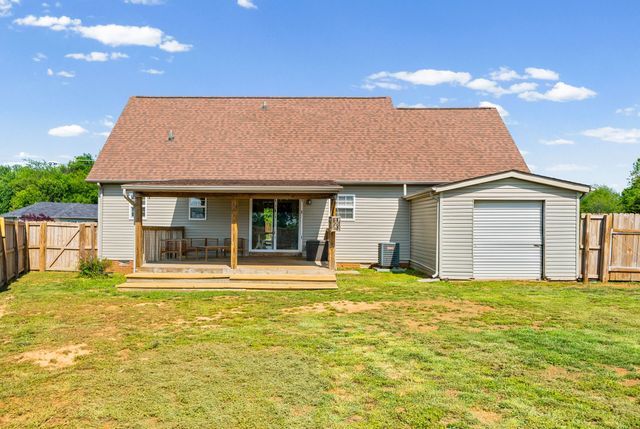 202 Man O War Dr, Oak Grove, KY 42262