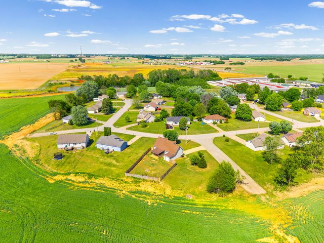 202 Man O War Dr, Oak Grove, KY 42262