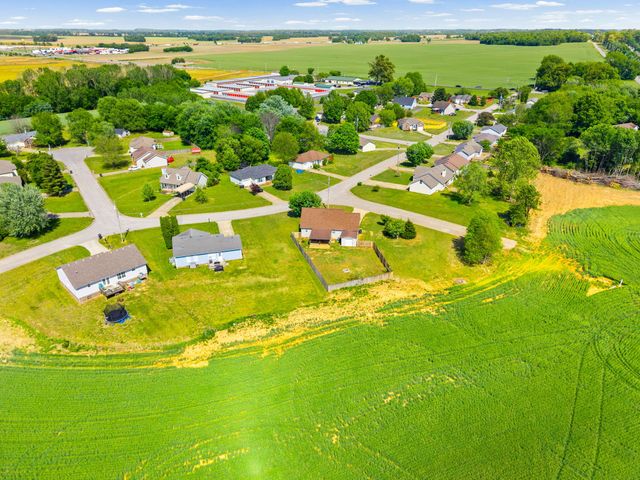 202 Man O War Dr, Oak Grove, KY 42262