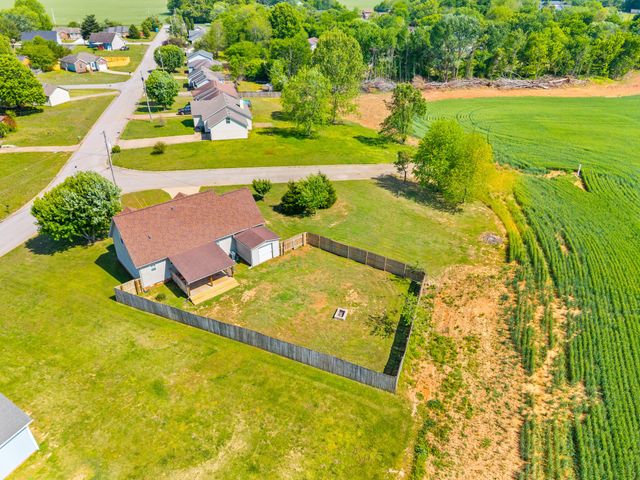 202 Man O War Dr, Oak Grove, KY 42262