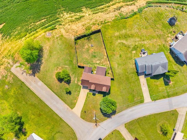 202 Man O War Dr, Oak Grove, KY 42262