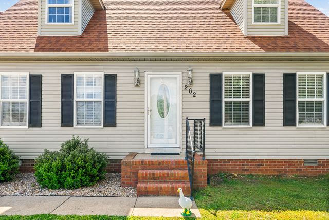 202 Man O War Dr, Oak Grove, KY 42262