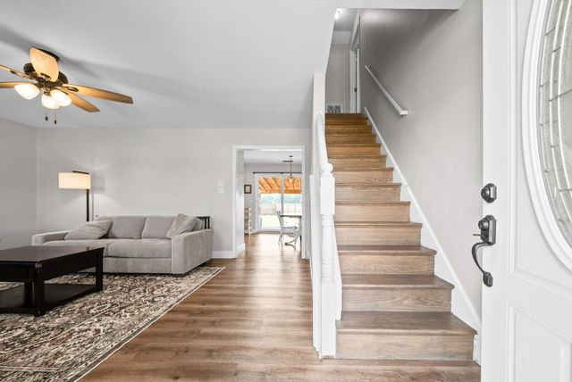 202 Man O War Dr, Oak Grove, KY 42262