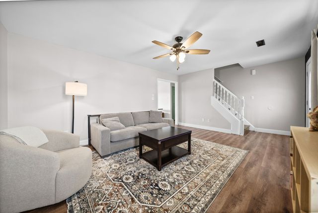 202 Man O War Dr, Oak Grove, KY 42262