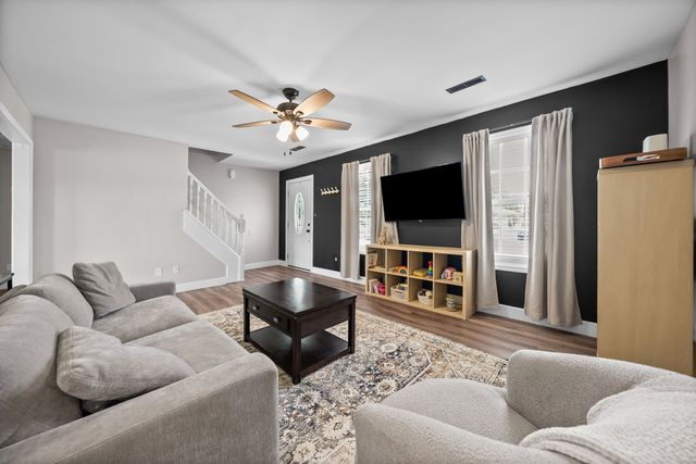 202 Man O War Dr, Oak Grove, KY 42262