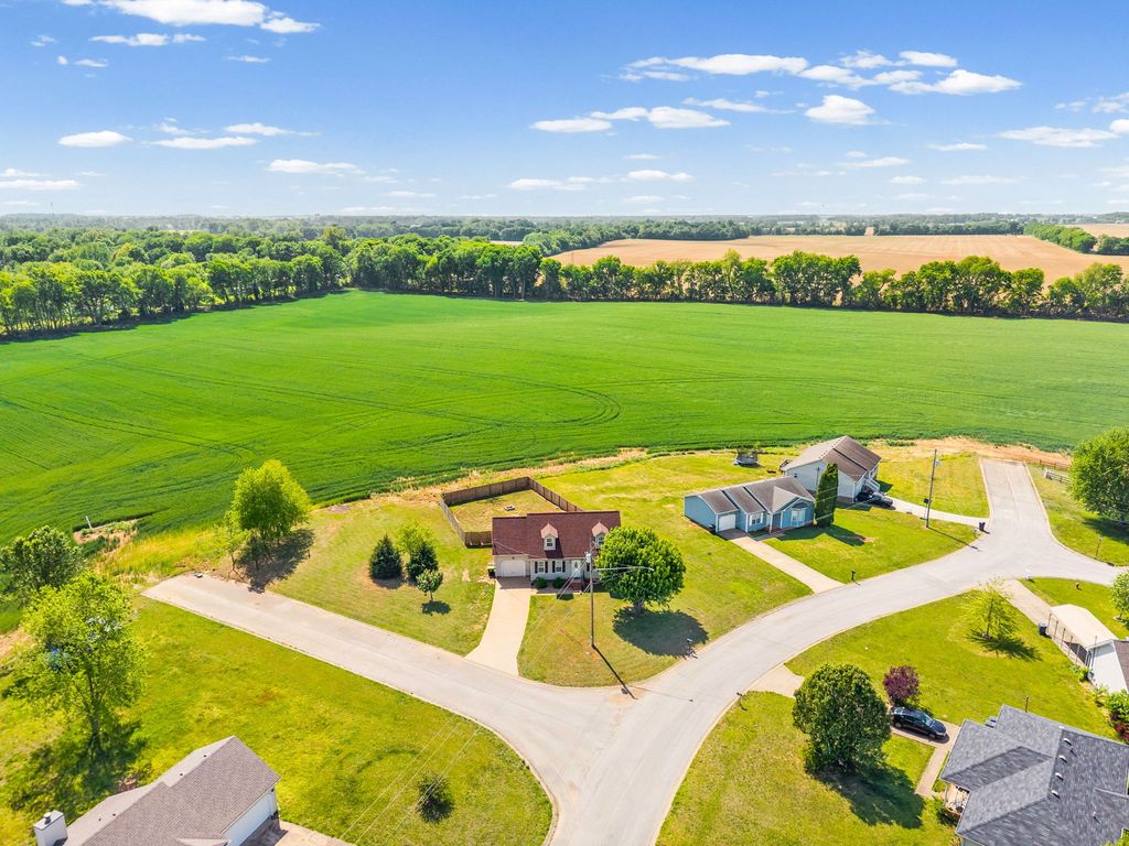 202 Man O War Dr, Oak Grove, KY 42262